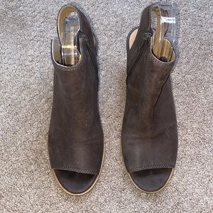 Lucky Brand peep toe brown leather stacked heels size 8